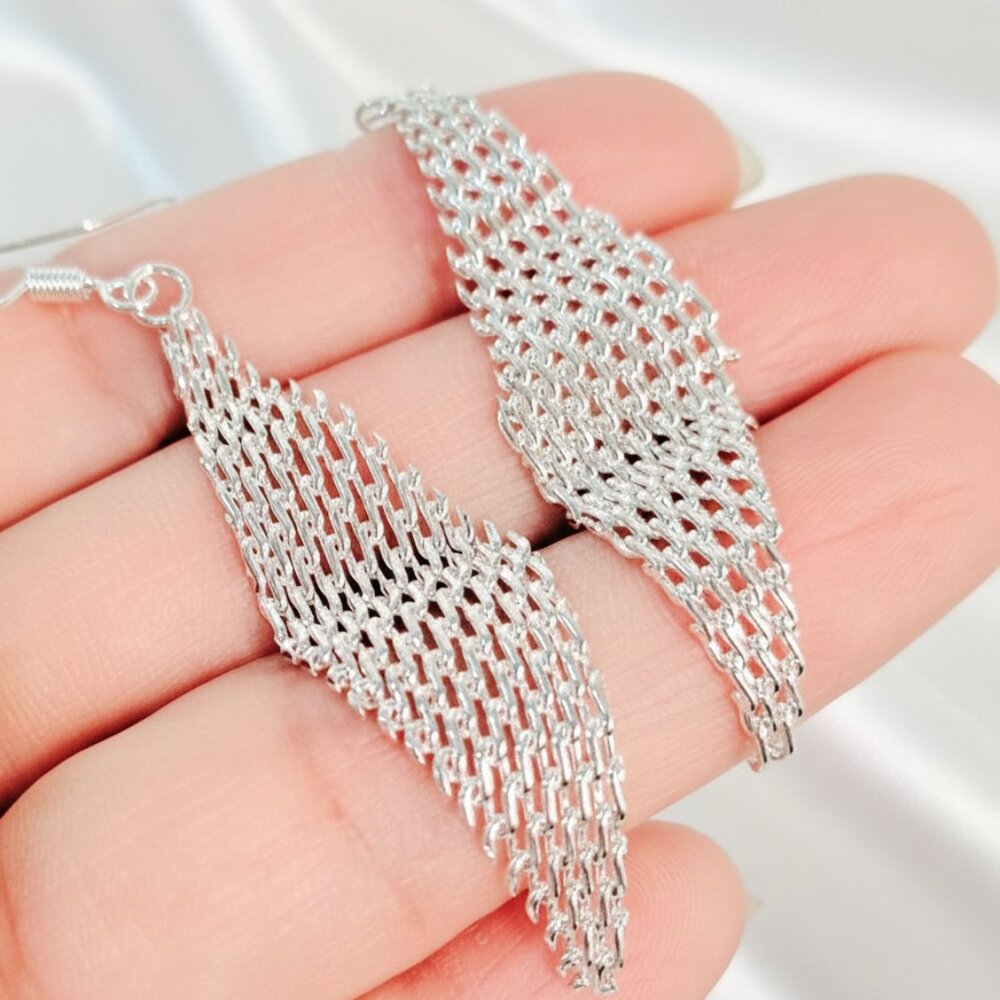 Silver Tone Mesh Chain Mail Drop Dangle Fashion 70s Disco Earrings NWOT - Picture 3 of 8